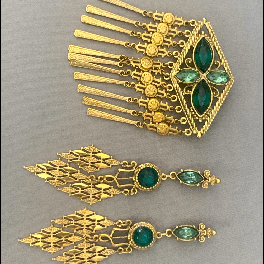 Art Deco 2-PC:Emerald and Light Green Gold Filagree Tassel Earring and Broach